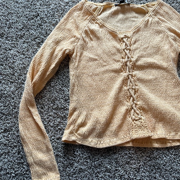 American eagle. Women’s shirt size extra small. - Picture 4 of 7